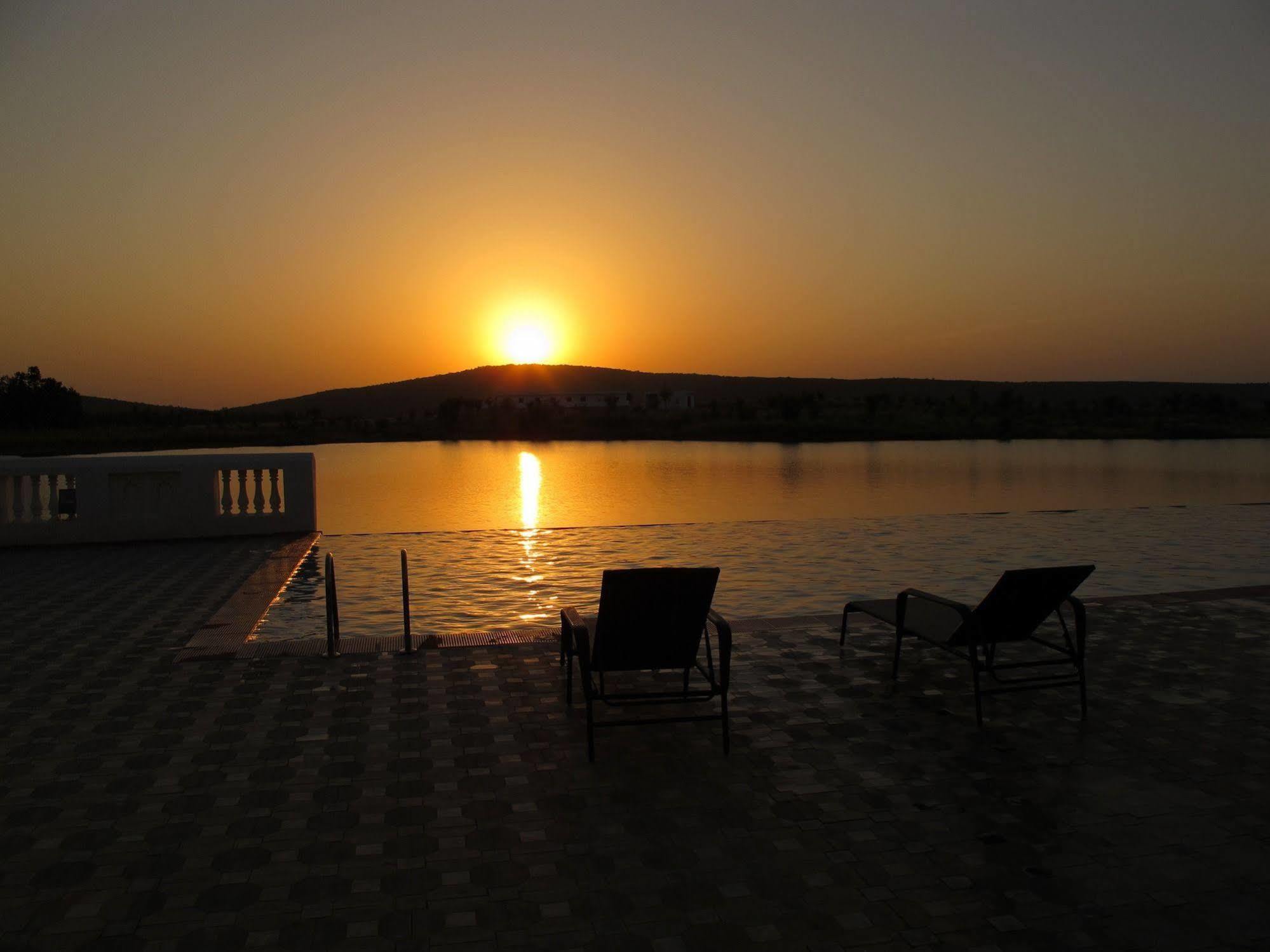 Juesta Lake Nahargarh Palace, Chittorgarh Parsoli Luaran gambar