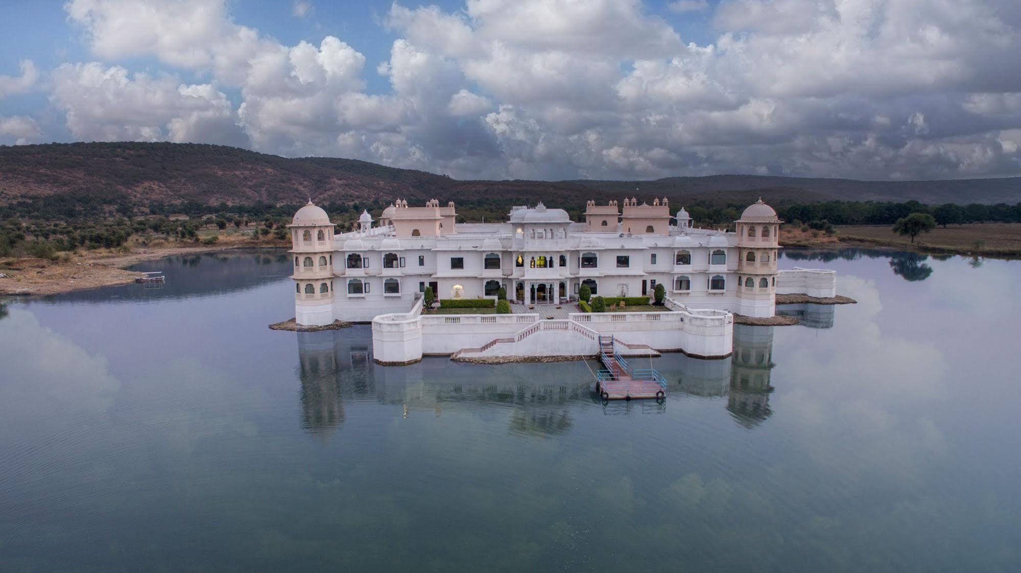 Juesta Lake Nahargarh Palace, Chittorgarh Parsoli Luaran gambar