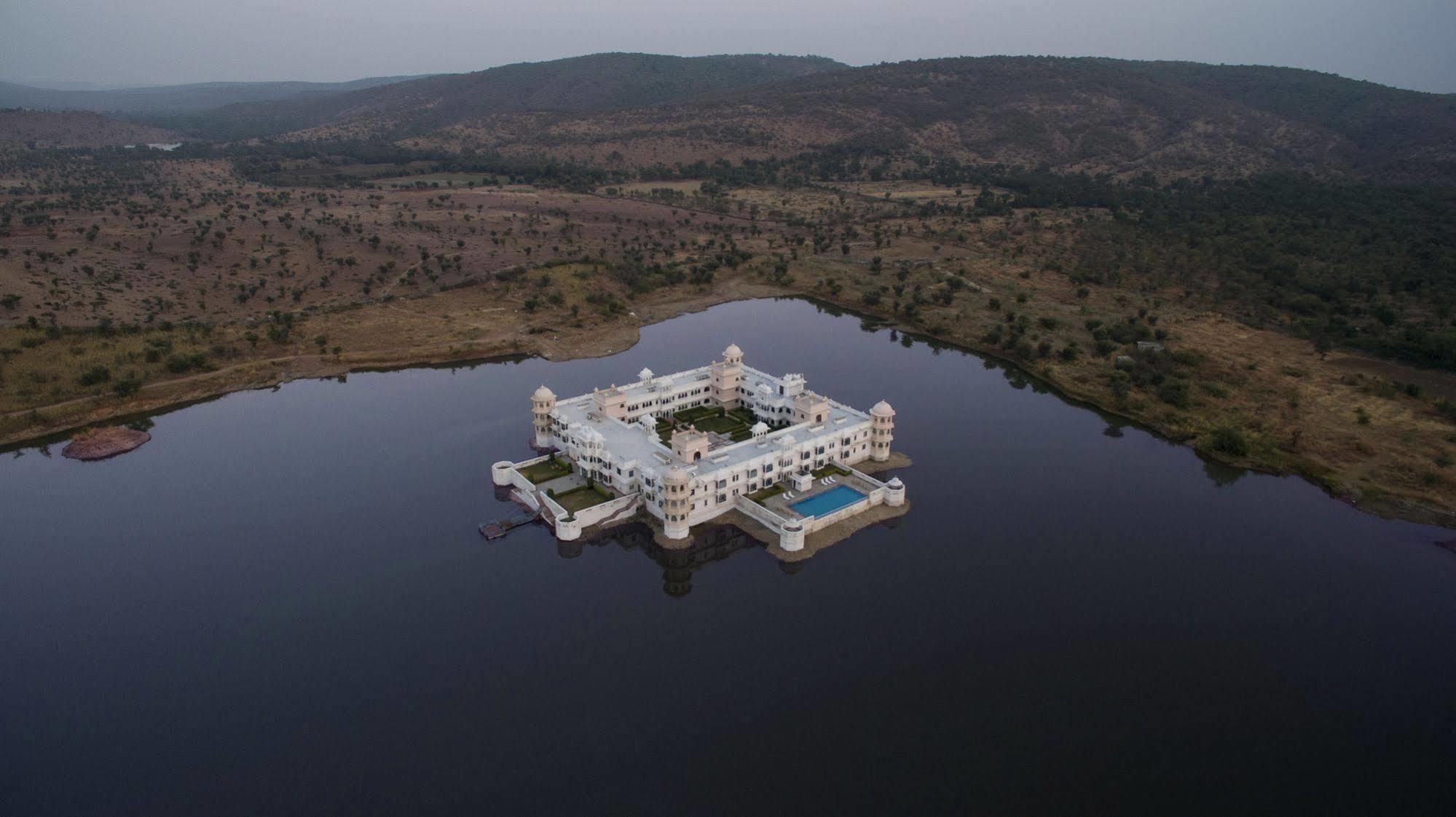 Juesta Lake Nahargarh Palace, Chittorgarh Parsoli Luaran gambar