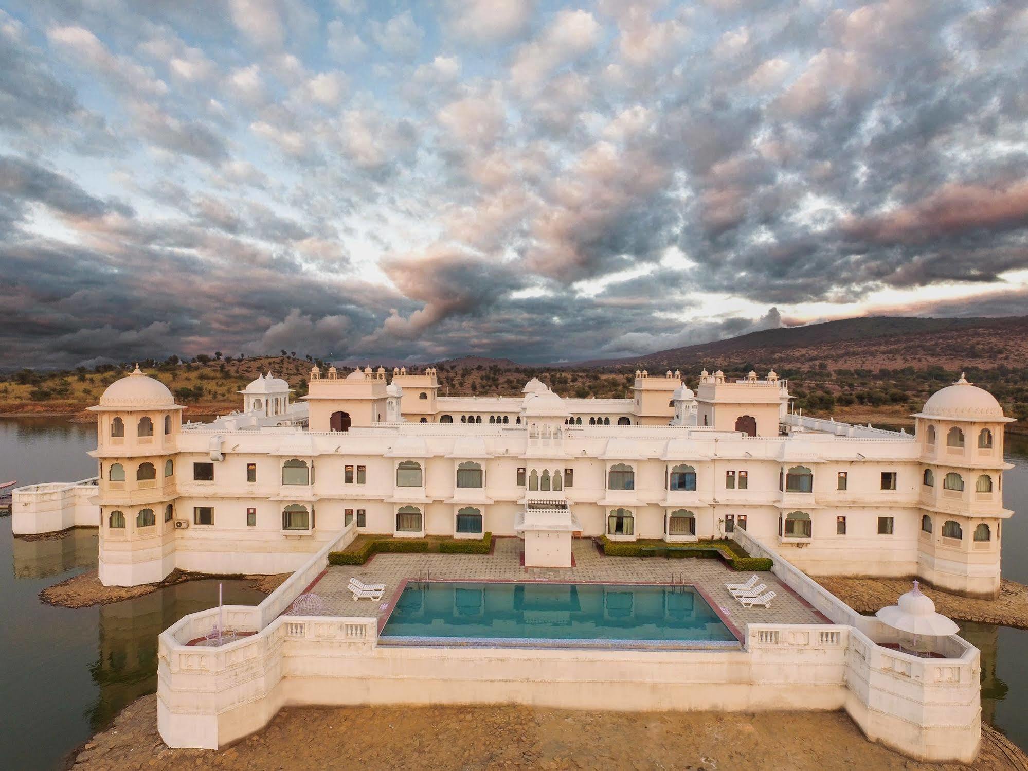 Juesta Lake Nahargarh Palace, Chittorgarh Parsoli Luaran gambar